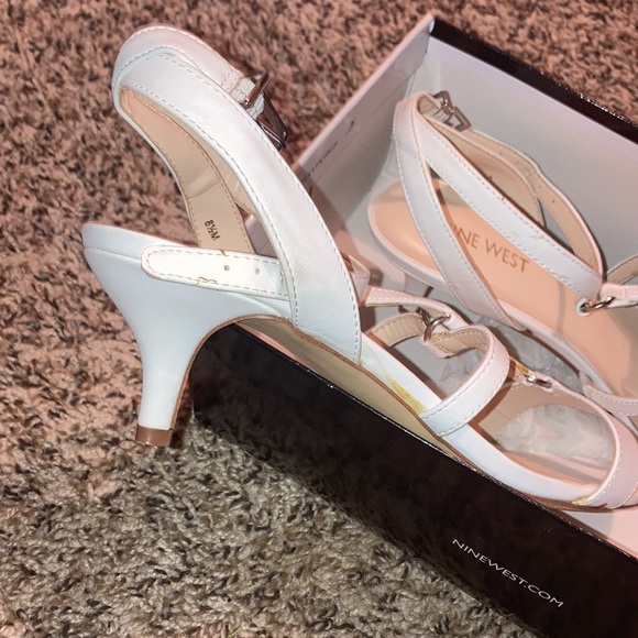 Heels - Picture 4 of 4